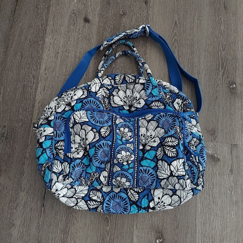 Vera Bradley Blue Bayou Grand Weekender Travel DuffelโFloral Shoulder Bag